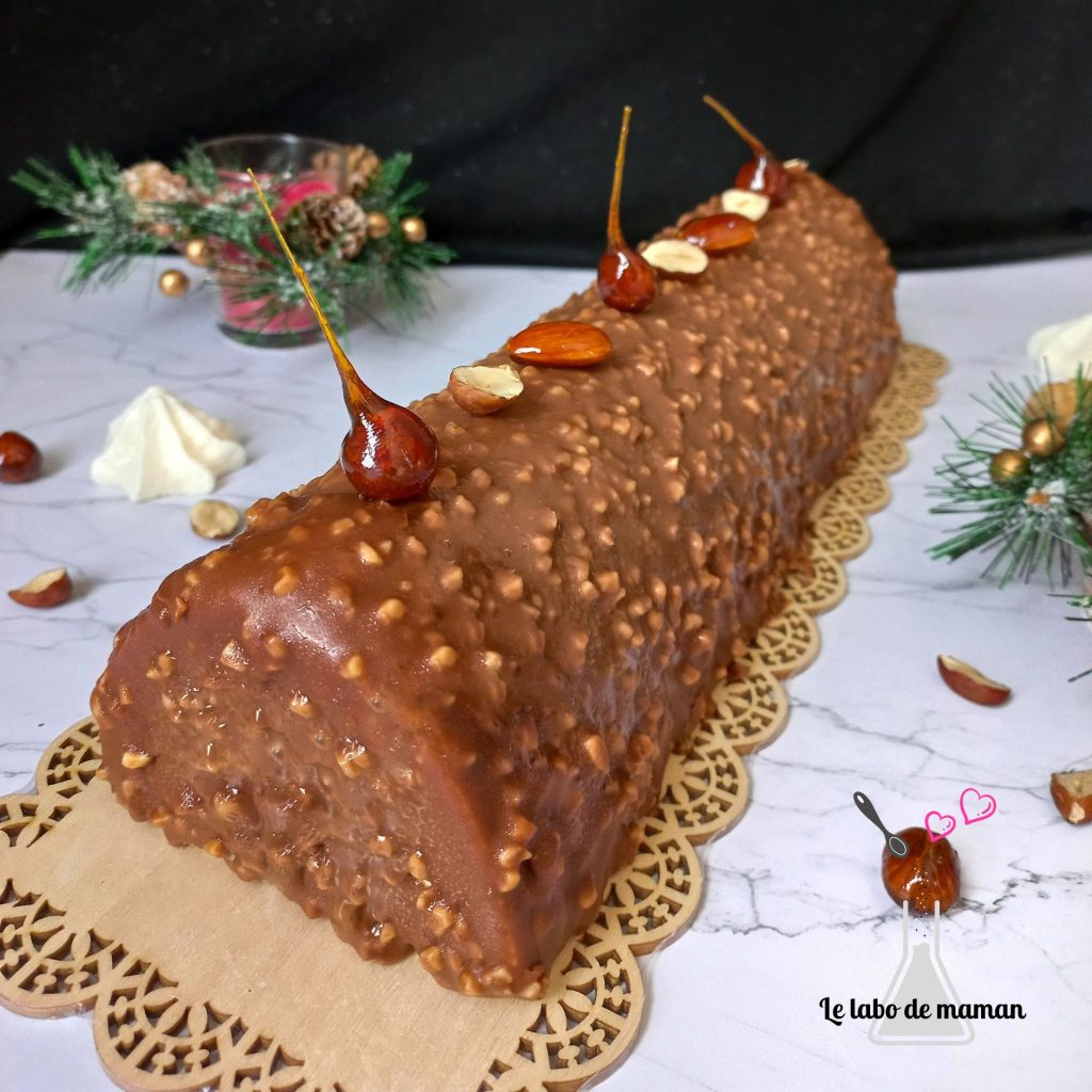 Bûche praliné, insert clémentines et glaçage rocher